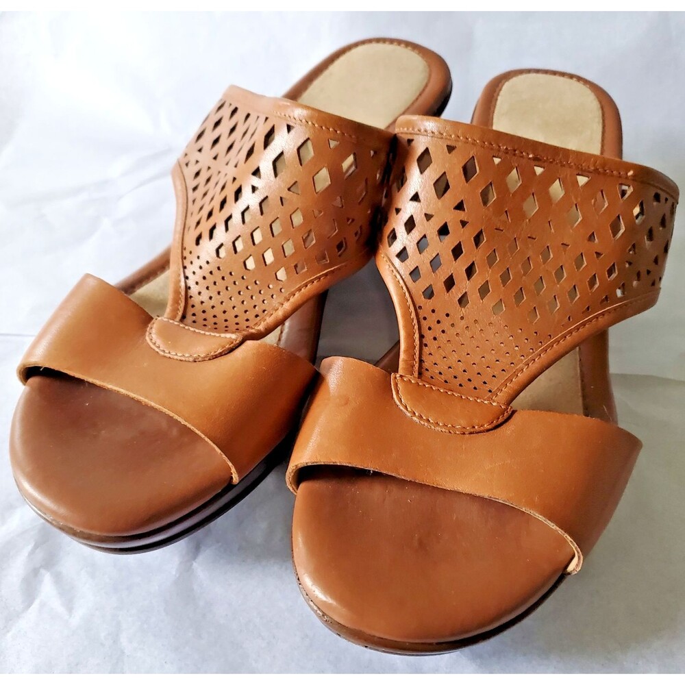 Naturalizer VIOLA Wedge Sandals sz 8M Brown Perforated Leather Slides Comfort
